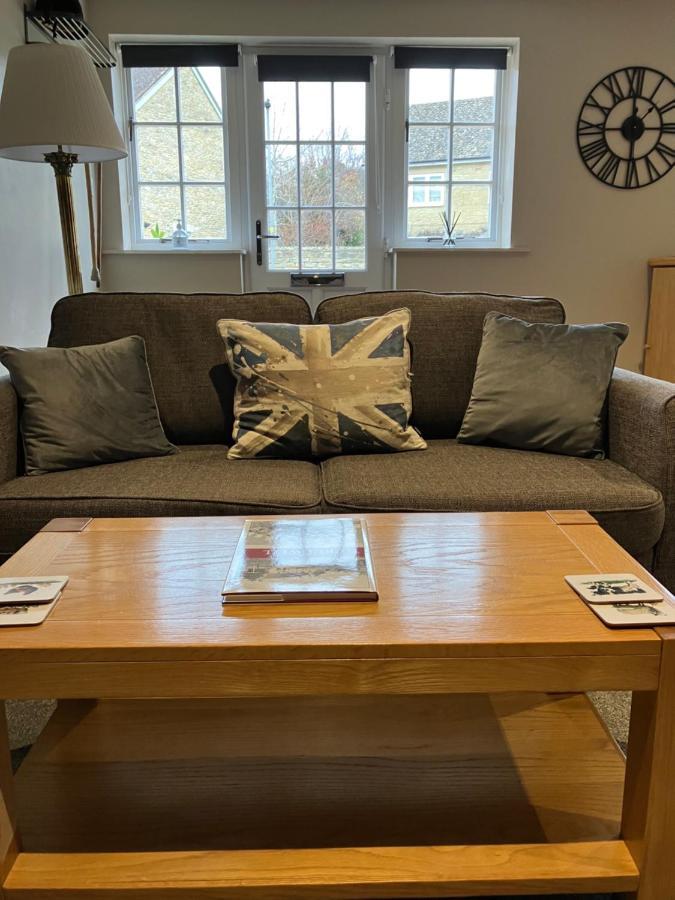 Well Cottage: A Cotswold Cottage At The Heart Of The Village Of Кардуэлл Экстерьер фото